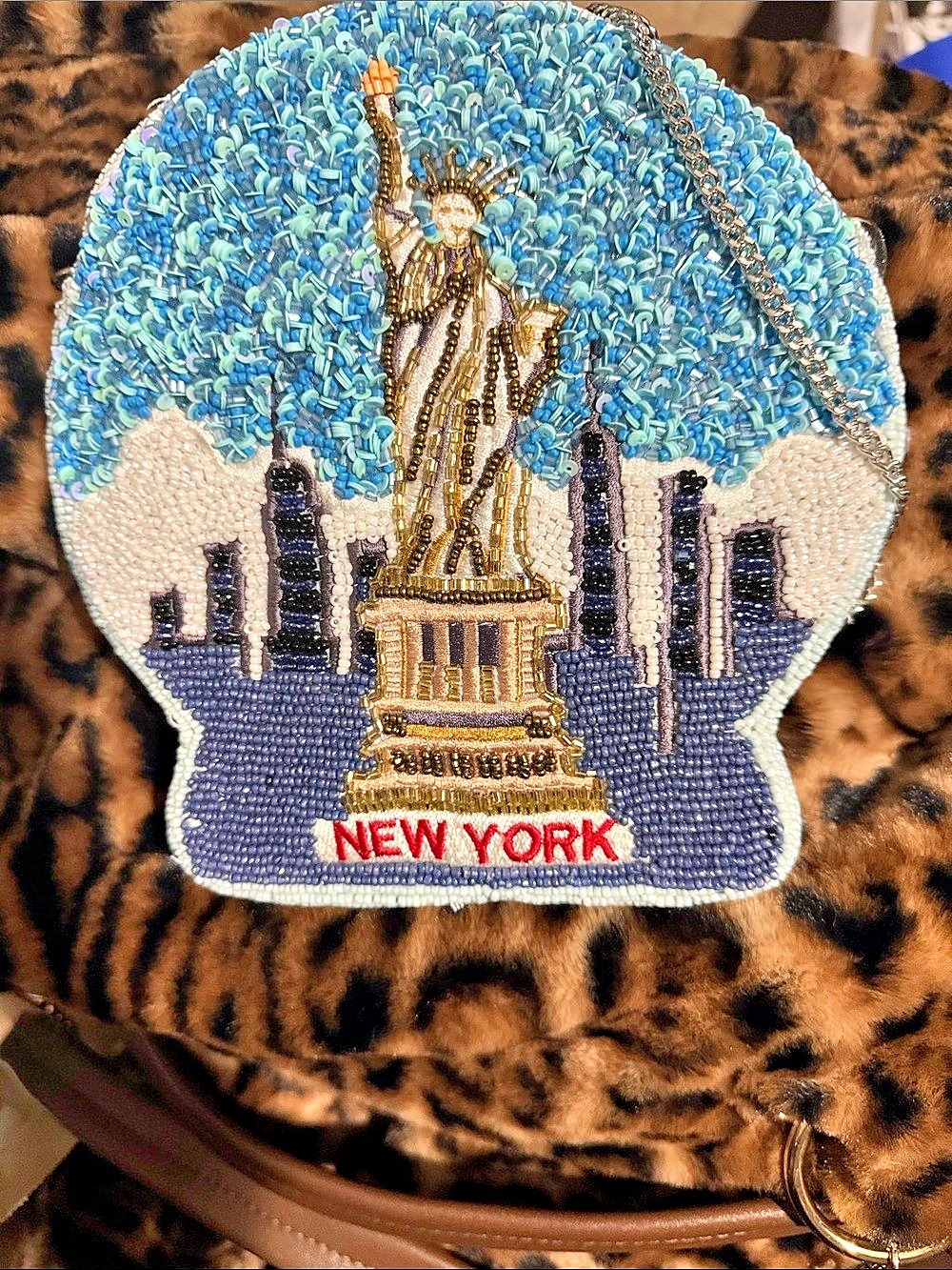 Beaded Statue of Liberty water globe Crossbody